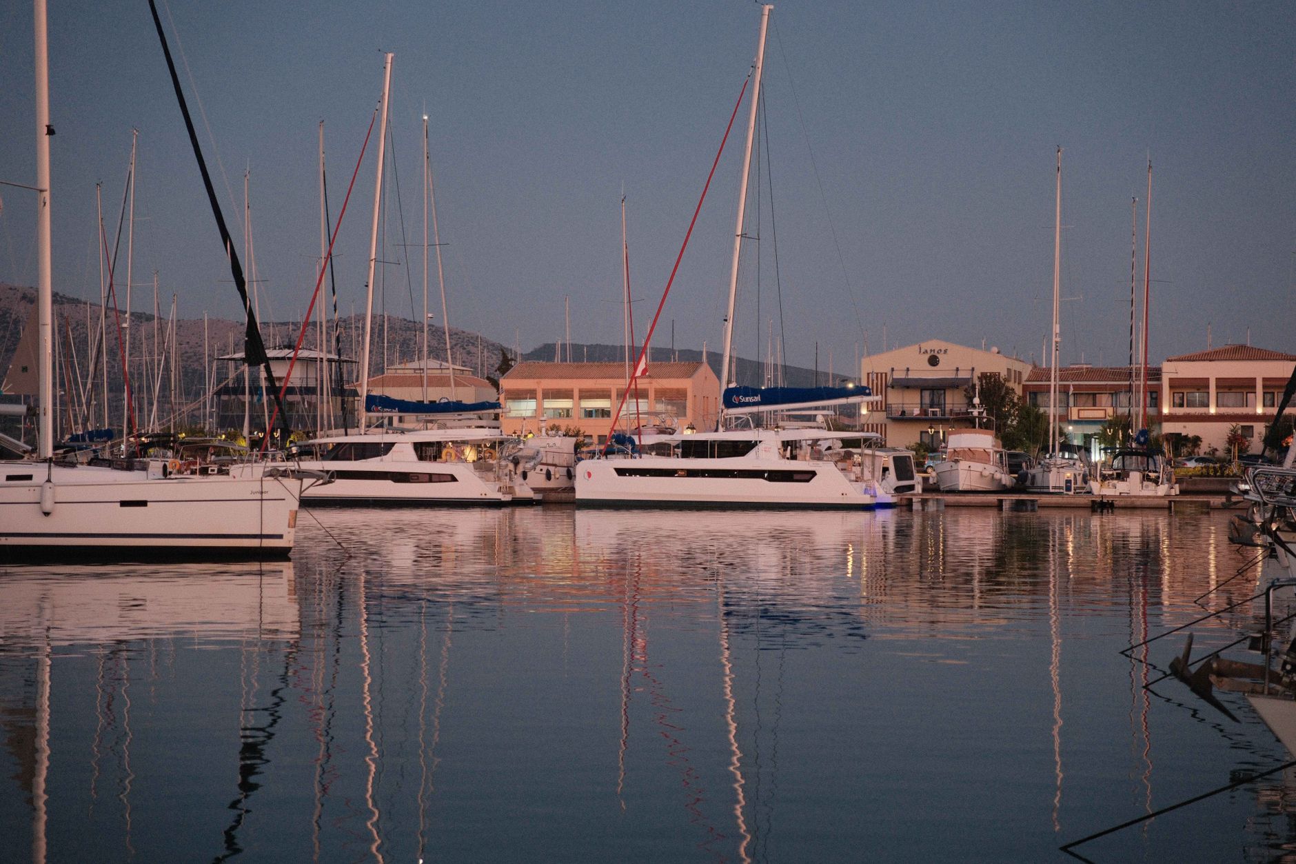 Alacakaranlıkta marina